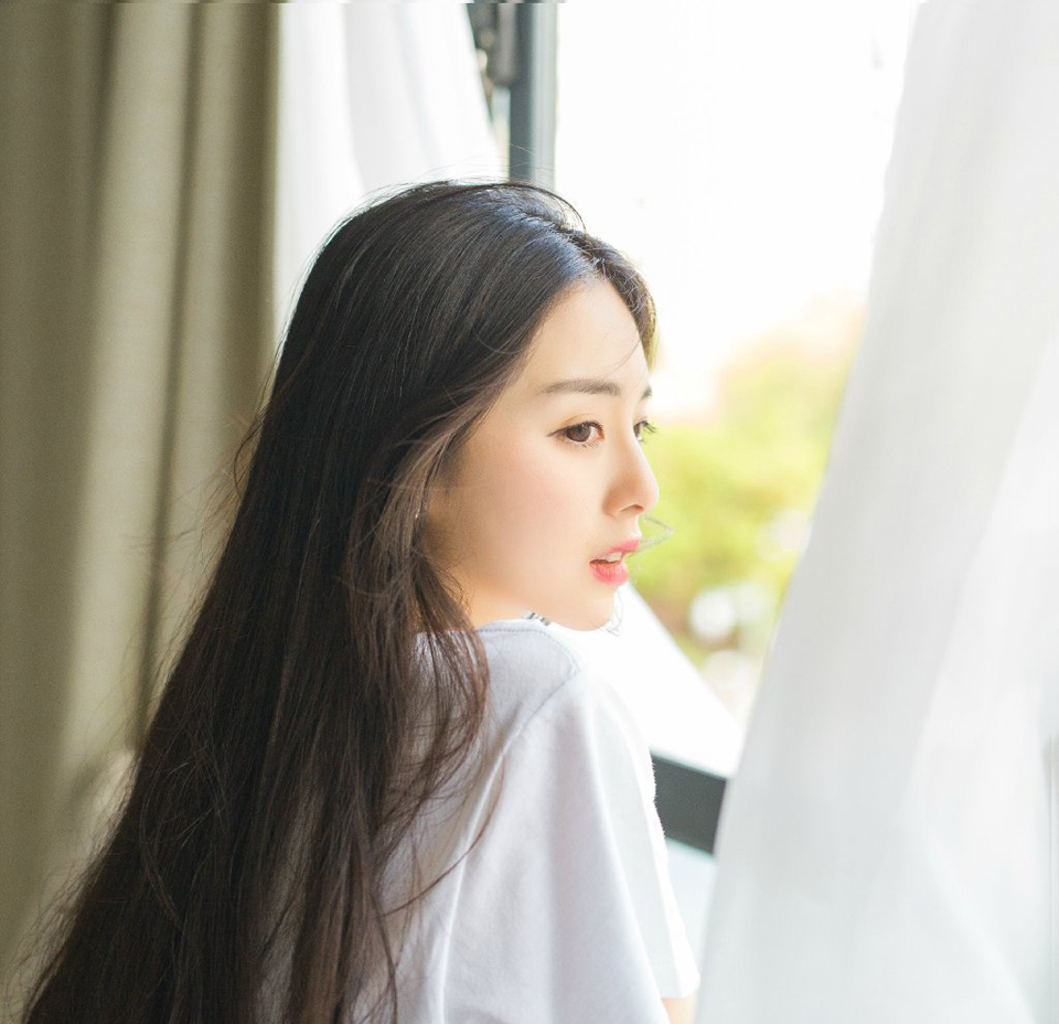 “刘将军一路劳累，不如……”虽然不知道发生了什么事，但张任估计刘璝接下来说的话，恐怕未必是自己想要听得，至少不能在这么多闻讯赶来的将士面前让他说出来，所以张任想要先稳住刘璝，只是没等张任把话说出口，刘璝却已经噗通一声，跪在了张任面前。